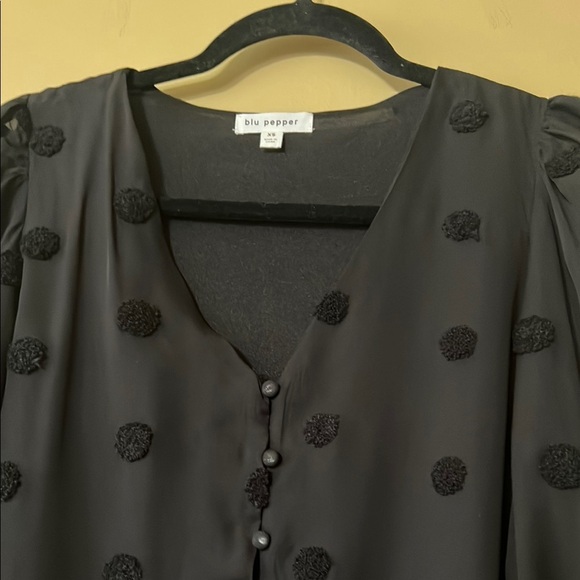 Blu pepper Black Ruffled 3/4 Sleeve Blouse - Picture 2 of 16